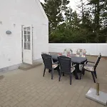 Vakantiehuis Three-bedroom In *