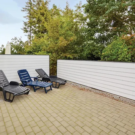 Three-bedroom In Hébergement de vacances Blåvand