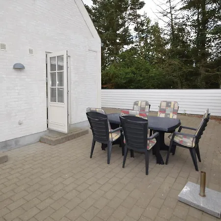 Hébergement de vacances Three-bedroom In *